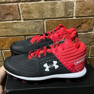 Under Armor Boys Cleats red/black size 5 1/2